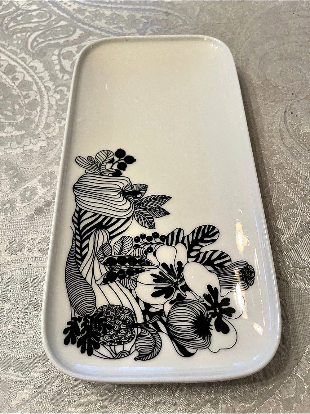Marimekko Siirtolapuutarha tray Siirtolapuutarha Floral Serving Tray White/Black
